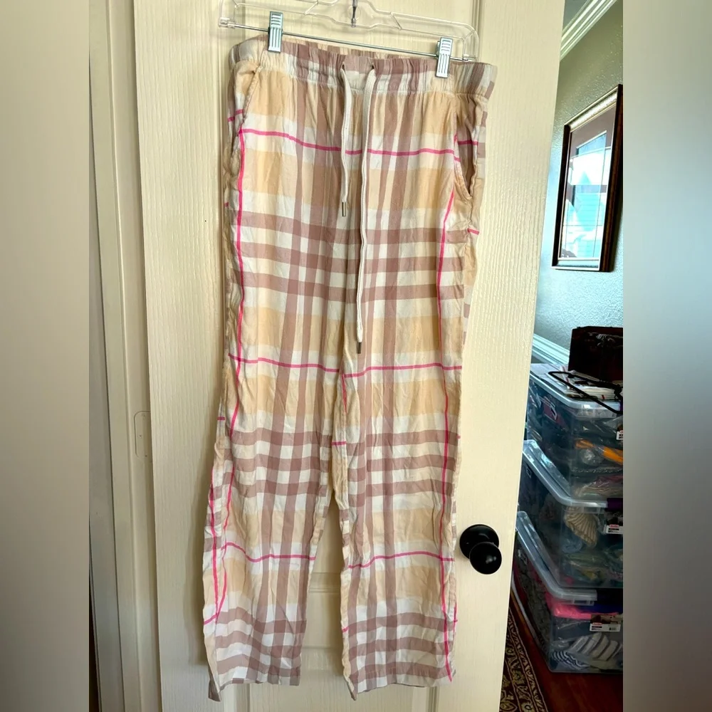 AERIE. Size‎ small. Lightweight flannel pajama bottoms. Good use condition.